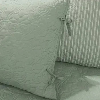 Seafoam daybed quilt, shams and accent pillow