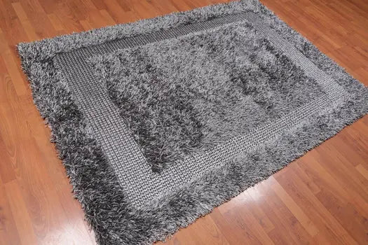 Handmade polyester shag rug edge