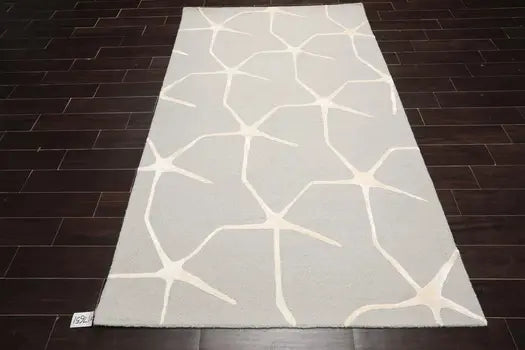 Hand-tufted wool rug pile and pattern